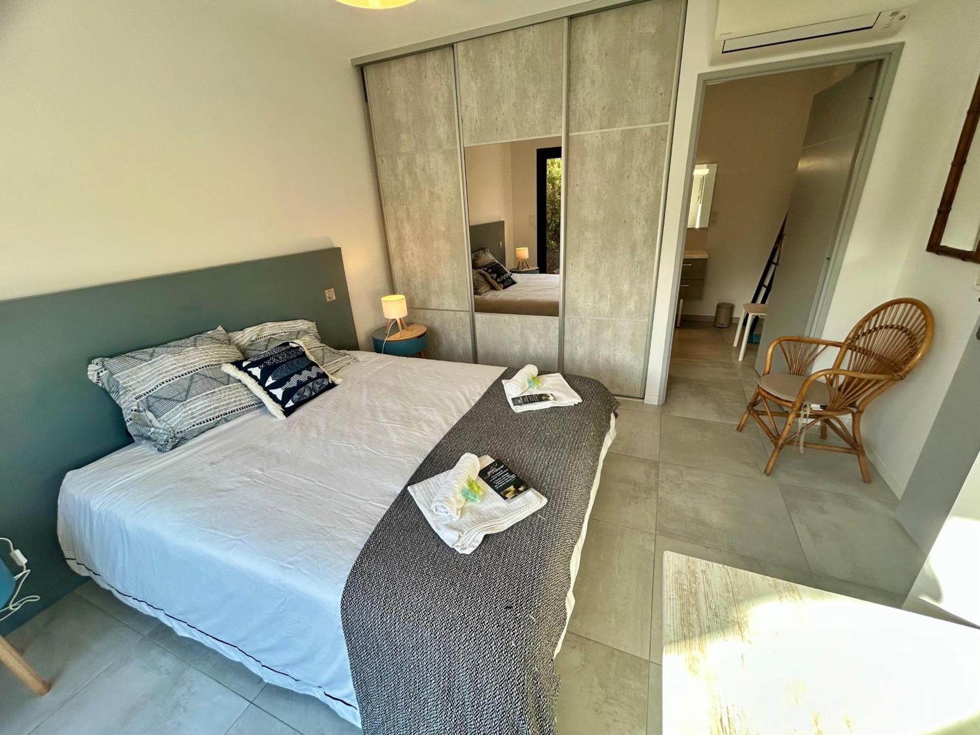 Appartement Luxe Le Levant Hyères Exteriör bild